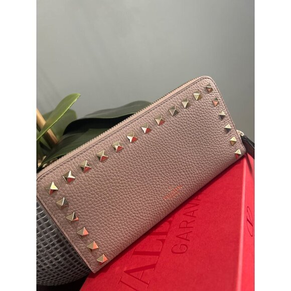 Valentino Garavani Rockstud Zipper Zip Around Wallet Beige - Picture 6 of 11